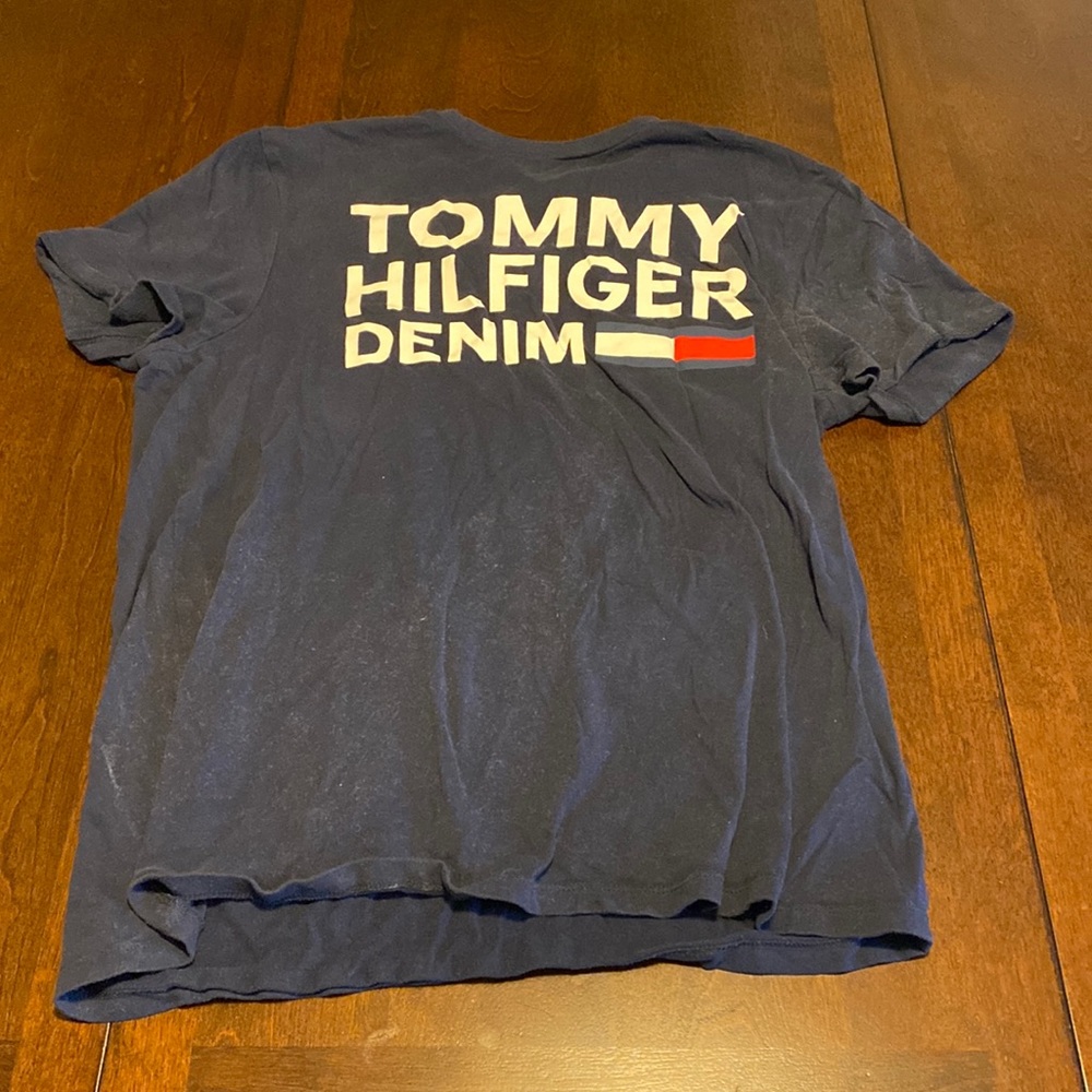 Tommy Hilfiger Mens T-Shirt Medium. 9/10 Condition. Just a little lint on it.
